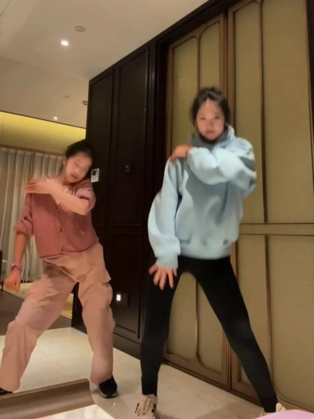 马伊琍大女儿为妹妹庆生,11岁“哎哟喂”身高赶上姐姐,很像文章