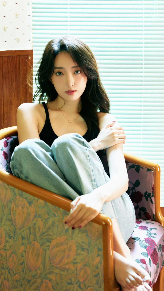 上海戏剧学院美女凌孜,五官清秀甜美,初恋感满满