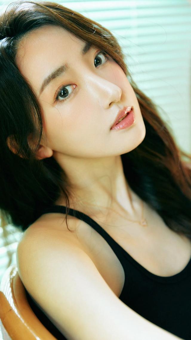 上海戏剧学院美女凌孜,五官清秀甜美,初恋感满满