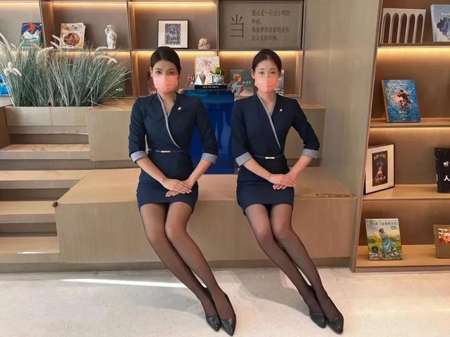 酒店前台的美女小姐姐,工资只有两三千,为什么还干的津津有味?