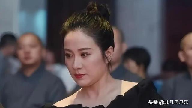 她靠古装美人大火,被狗咬毁容后,如今41岁靠“坏女人”翻身