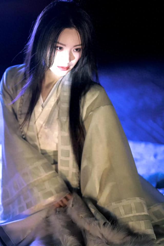 形象或性感妩媚,或冷艳飒爽,近期影视剧中女配角,个个表现惊艳