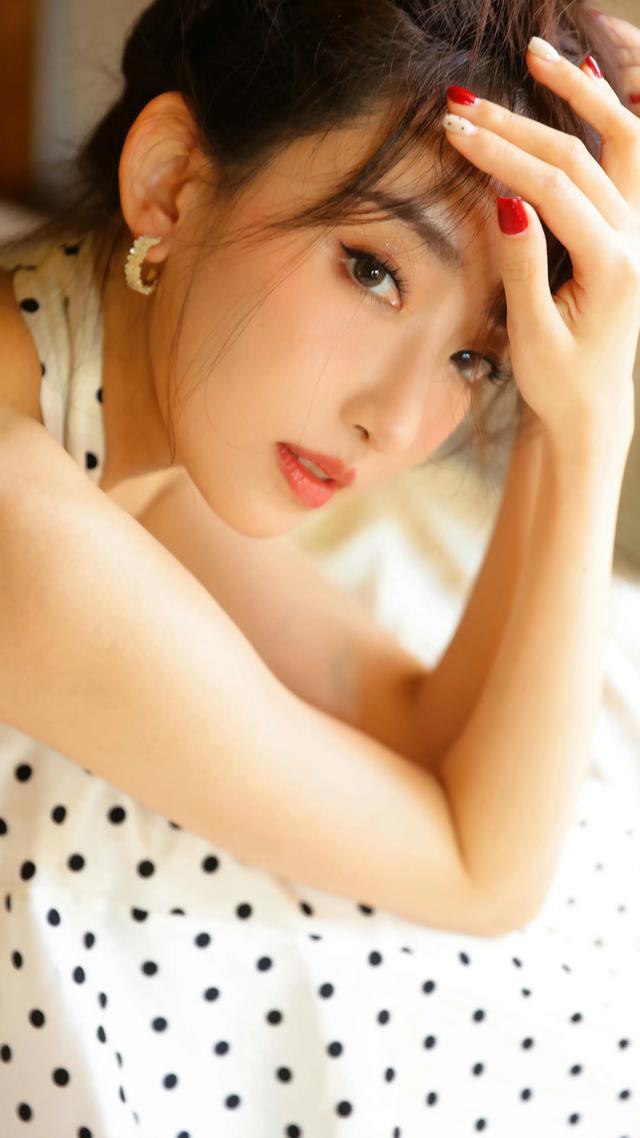 上海戏剧学院美女凌孜,五官清秀甜美,初恋感满满