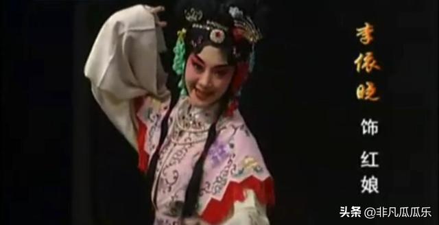 她靠古装美人大火,被狗咬毁容后,如今41岁靠“坏女人”翻身