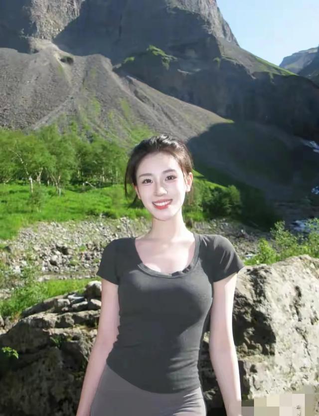 亲近自然的绝美邂逅:绝色美女登山摄影写真带你领略大自然的魅力