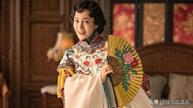 她靠古装美人大火,被狗咬毁容后,如今41岁靠“坏女人”翻身