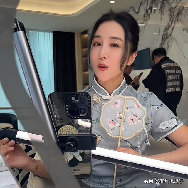 她靠古装美人大火,被狗咬毁容后,如今41岁靠“坏女人”翻身