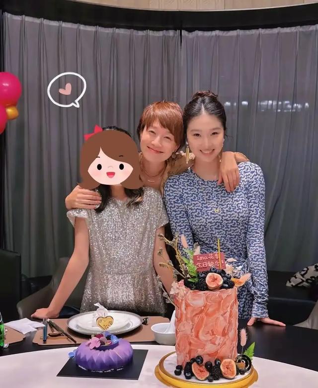 马伊琍大女儿为妹妹庆生,11岁“哎哟喂”身高赶上姐姐,很像文章