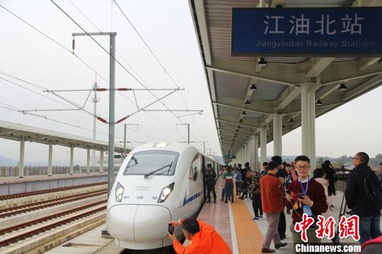 体验西成高铁全线拉通模拟运行:成都出发4小时15分到西安
