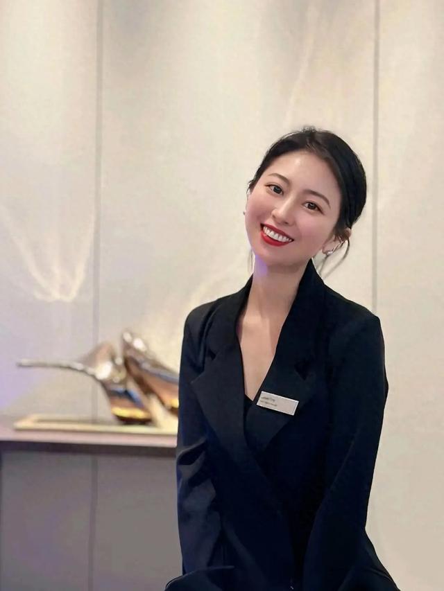 酒店前台的美女小姐姐,工资只有两三千,为什么还干的津津有味?