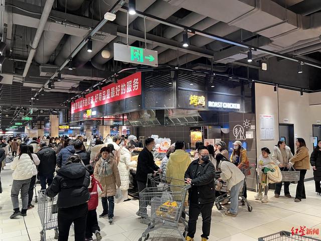 半月连开两家!买年货的成都人,挤满胖东来“爆改”商超