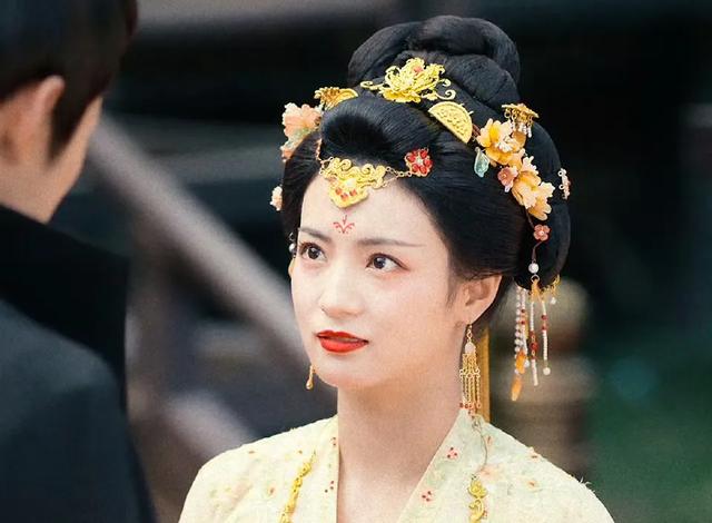 形象或性感妩媚,或冷艳飒爽,近期影视剧中女配角,个个表现惊艳