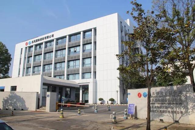 “高铁一姐”膀大腰圆,竟然靠给领导洗内裤,赚取百亿财富