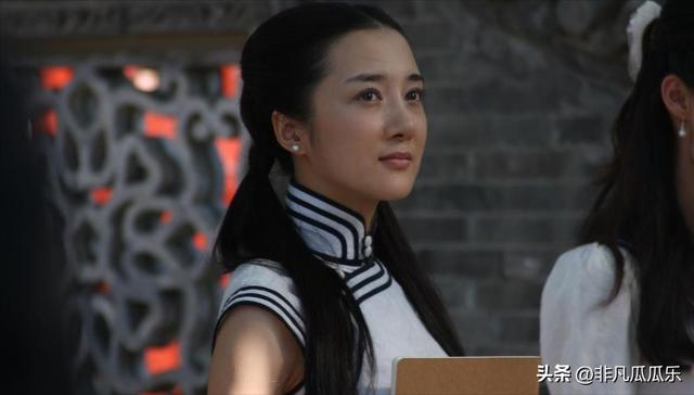 她靠古装美人大火,被狗咬毁容后,如今41岁靠“坏女人”翻身