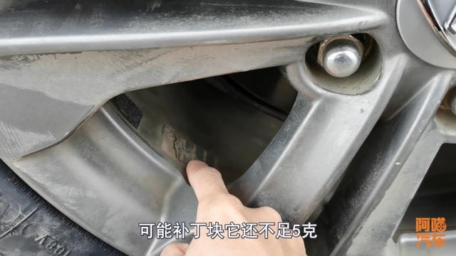 补胎后要做动平衡吗?为何修理店偏偏不做呢,老板道出了实情