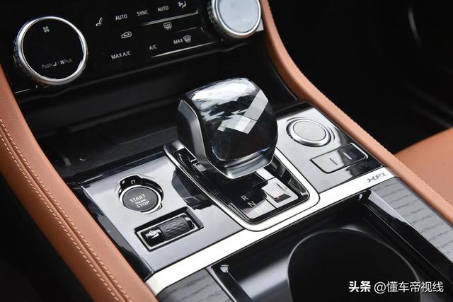 新车|全系唯一四驱,售价49.78万元,2023款捷豹XFL顶配到店实拍