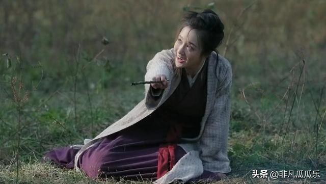 她靠古装美人大火,被狗咬毁容后,如今41岁靠“坏女人”翻身