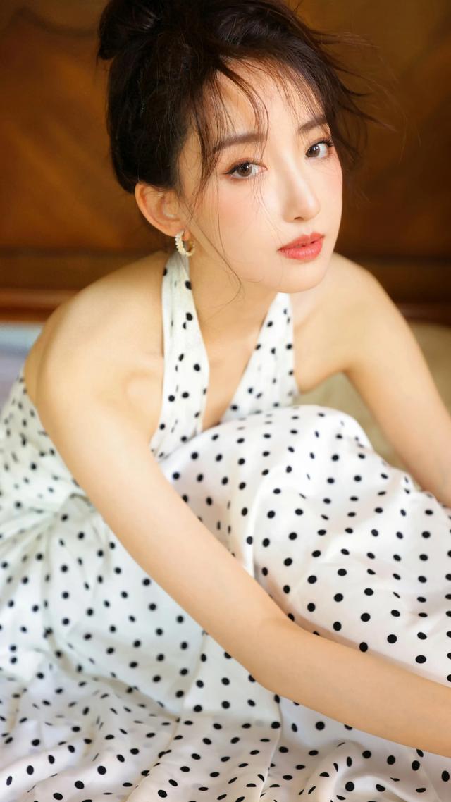 上海戏剧学院美女凌孜,五官清秀甜美,初恋感满满