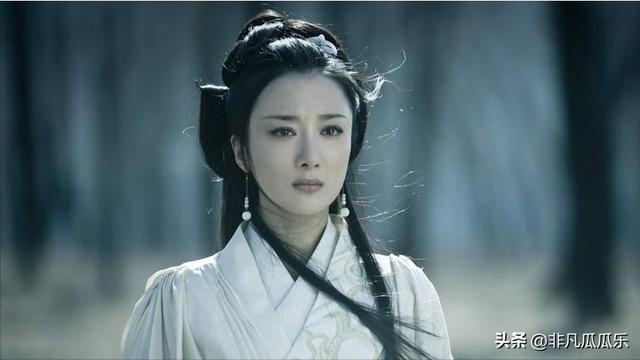 她靠古装美人大火,被狗咬毁容后,如今41岁靠“坏女人”翻身