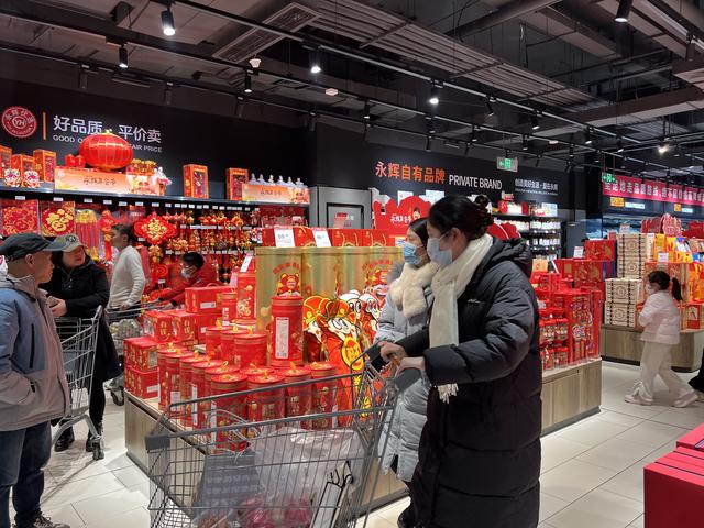 半月连开两家!买年货的成都人,挤满胖东来“爆改”商超