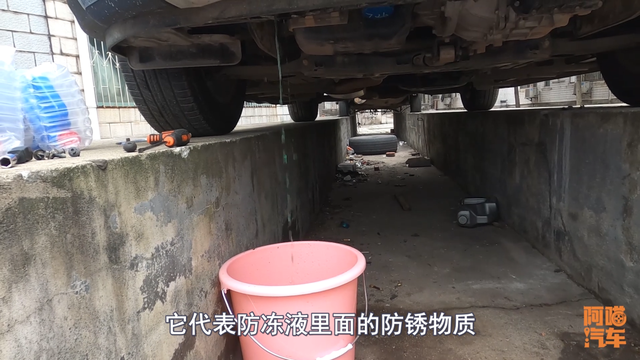 防冻液到底多久换一次?喵哥手把手教你自己判断,不怕再被骗了