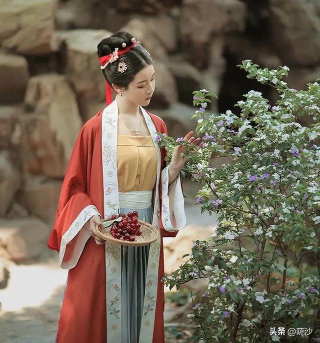 《西游记》玉兔变的美女为什么要脱衣服“光着身子”和孙悟空打?