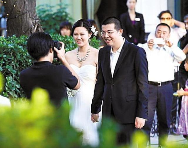 风流才子王朔,身边女人争相上位,她不争不抢反倒成了王朔心头爱