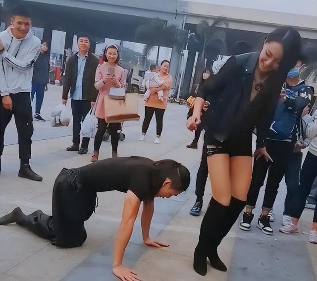 2015年,中国留美女“校霸”欺虐同胞,被捕时还面带微笑