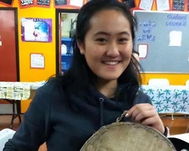2015年,中国留美女“校霸”欺虐同胞,被捕时还面带微笑
