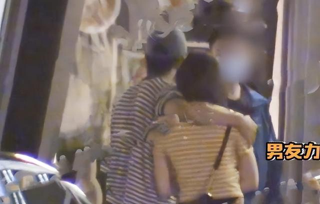 韩东君携美女出行被拍,两人吃饭按摩好惬意,女方身材火辣似嫩模