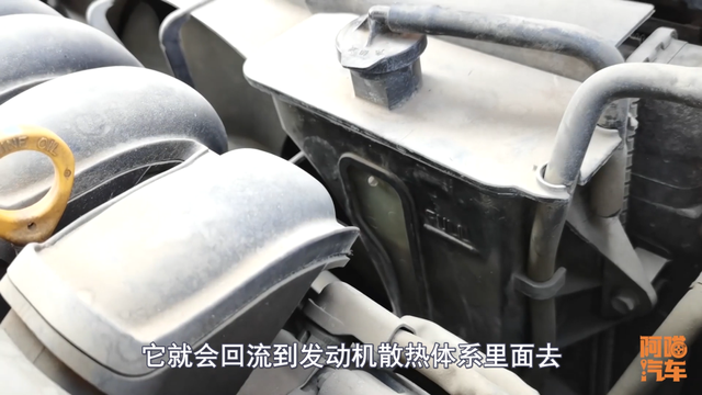 防冻液到底多久换一次?喵哥手把手教你自己判断,不怕再被骗了