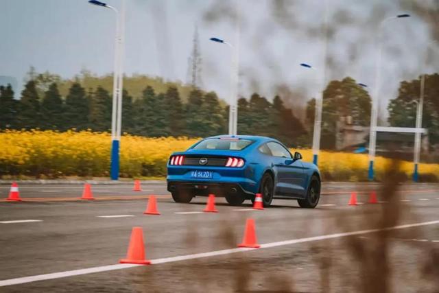 试驾福特Mustang:开起来竟然比宝马3系舒服?