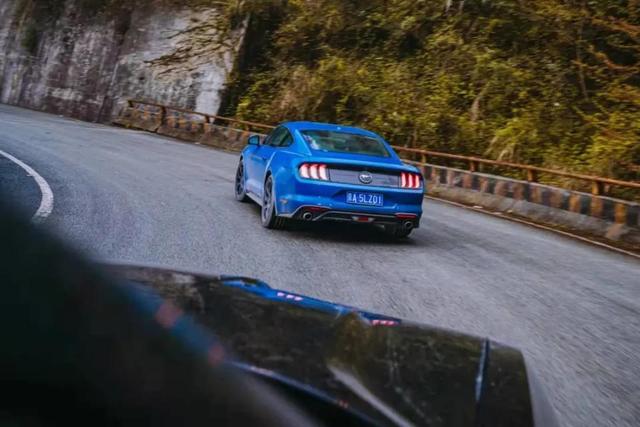 试驾福特Mustang:开起来竟然比宝马3系舒服?