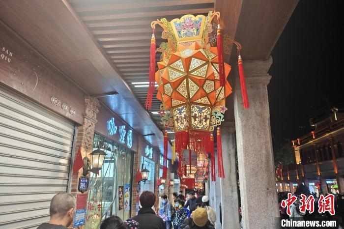(新春见闻)泉州花灯传承人匠心独运延续千年浪漫
