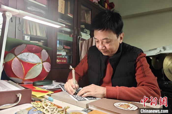 (新春见闻)泉州花灯传承人匠心独运延续千年浪漫