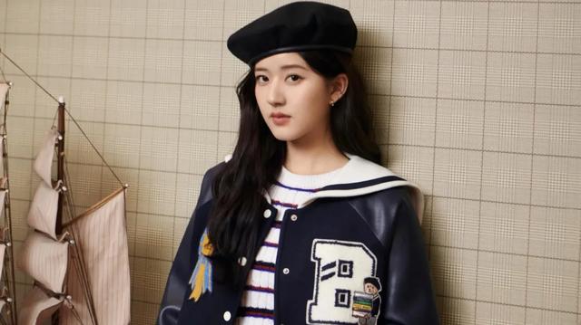 赵露思解锁美少女版校园风,青春活力满溢