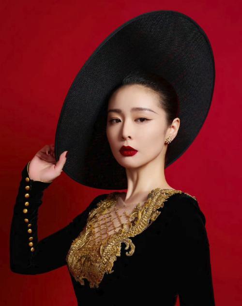 高叶:“性感女神”拿片约拿到手软,网友直呼:“90后国民大嫂”