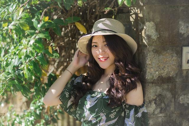 小说：美女陪着小伙子跑业务，回宾馆了却要小伙子帮她揉脚