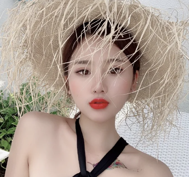 1818黄金眼的小刘女士,也出道了