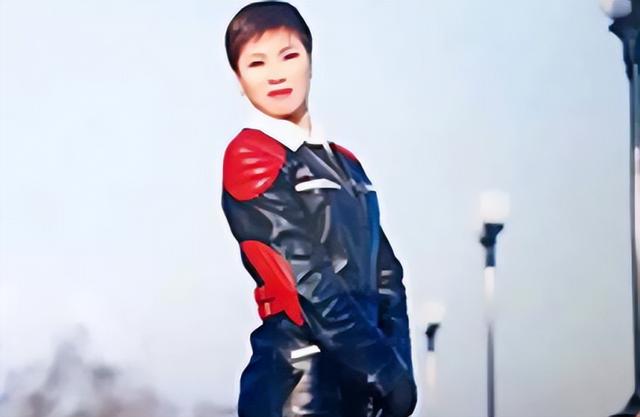 “黑丝尼姑”释智定:开豪车住别墅,私生活混乱,把寺庙当摇钱树