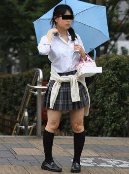 日本女孩走路总是内八,看起来像尿急,没想到是这样的原因!