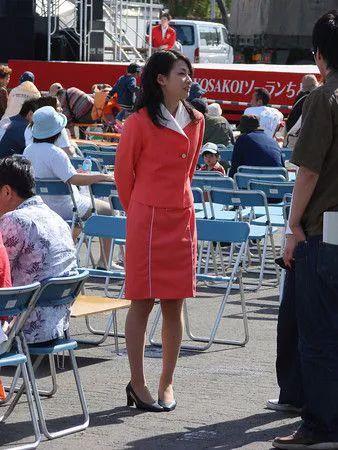 日本女孩走路总是内八,看起来像尿急,没想到是这样的原因!