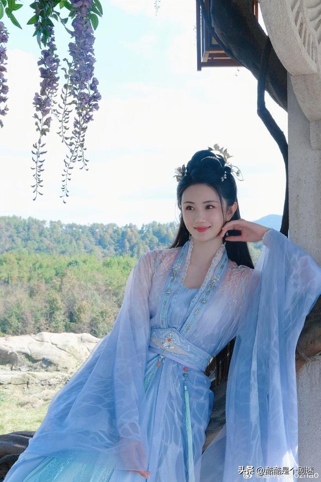 千朵桃花一世开又一大美女上线,笑起来温柔典雅,太美了