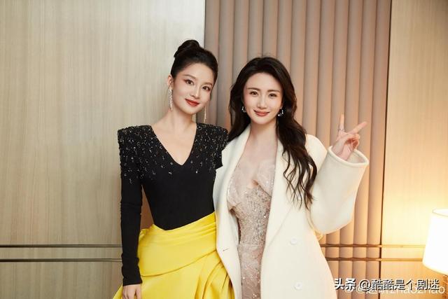 千朵桃花一世开又一大美女上线,笑起来温柔典雅,太美了
