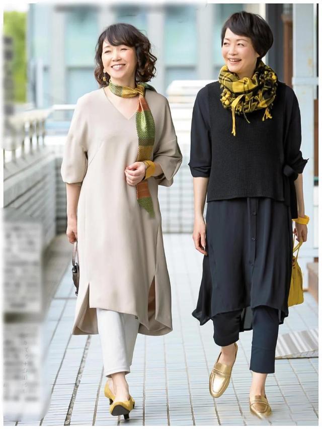 这些日本主妇真有品位,穿裙不露膝盖、不配丝袜,优雅到骨子里