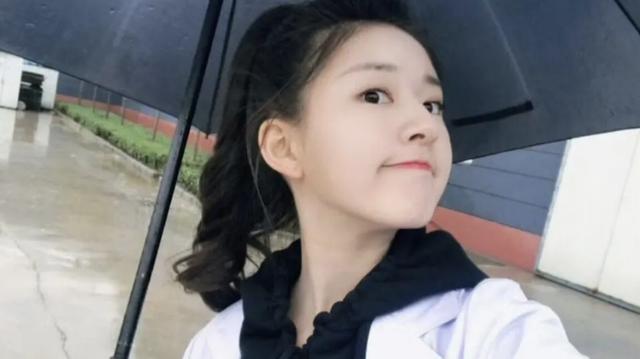 赵露思解锁美少女版校园风,青春活力满溢