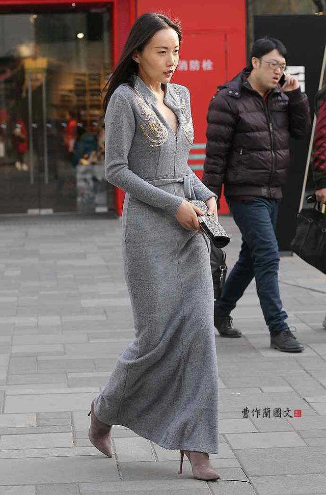 街拍：脸盘没挑儿，长腿没挑儿，身材没挑儿的高颜值美女