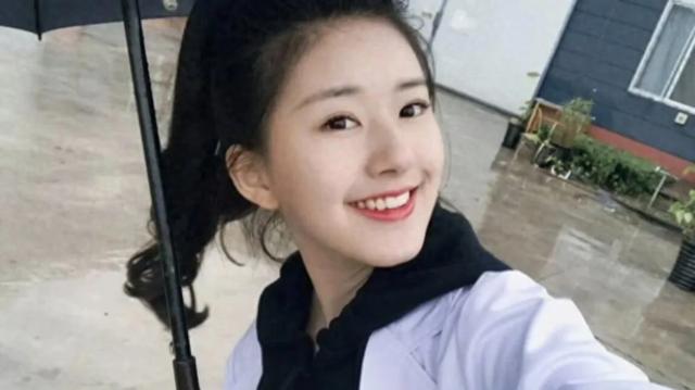 赵露思解锁美少女版校园风,青春活力满溢