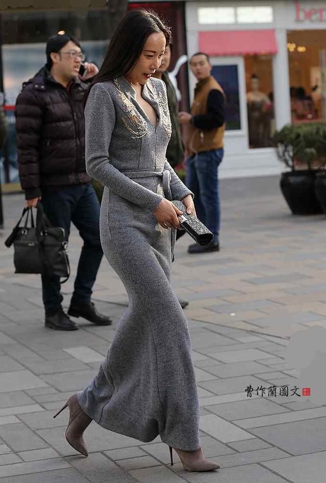 街拍：脸盘没挑儿，长腿没挑儿，身材没挑儿的高颜值美女