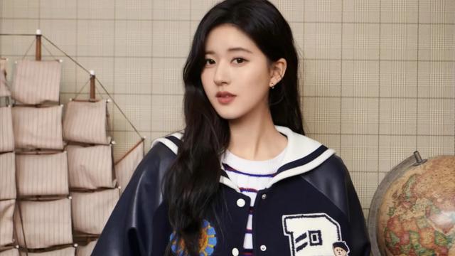 赵露思解锁美少女版校园风,青春活力满溢